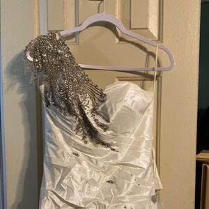 Elegant One-Shoulder White Wedding Dress with Beaded Detail & Long Veil